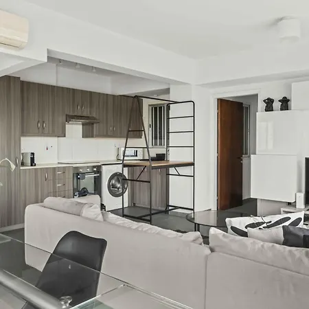 Phaedrus Living: Seaside Phinikoudes Flat Apartamento