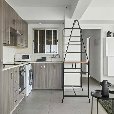Phaedrus Living: Seaside Phinikoudes Flat *