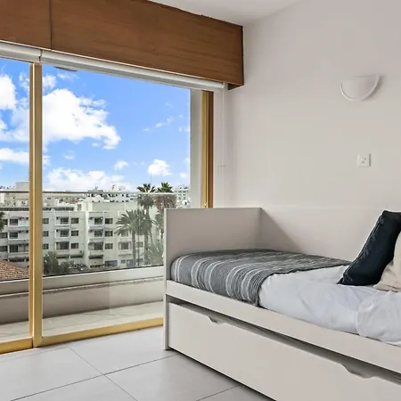Phaedrus Living: Seaside Phinikoudes Flat